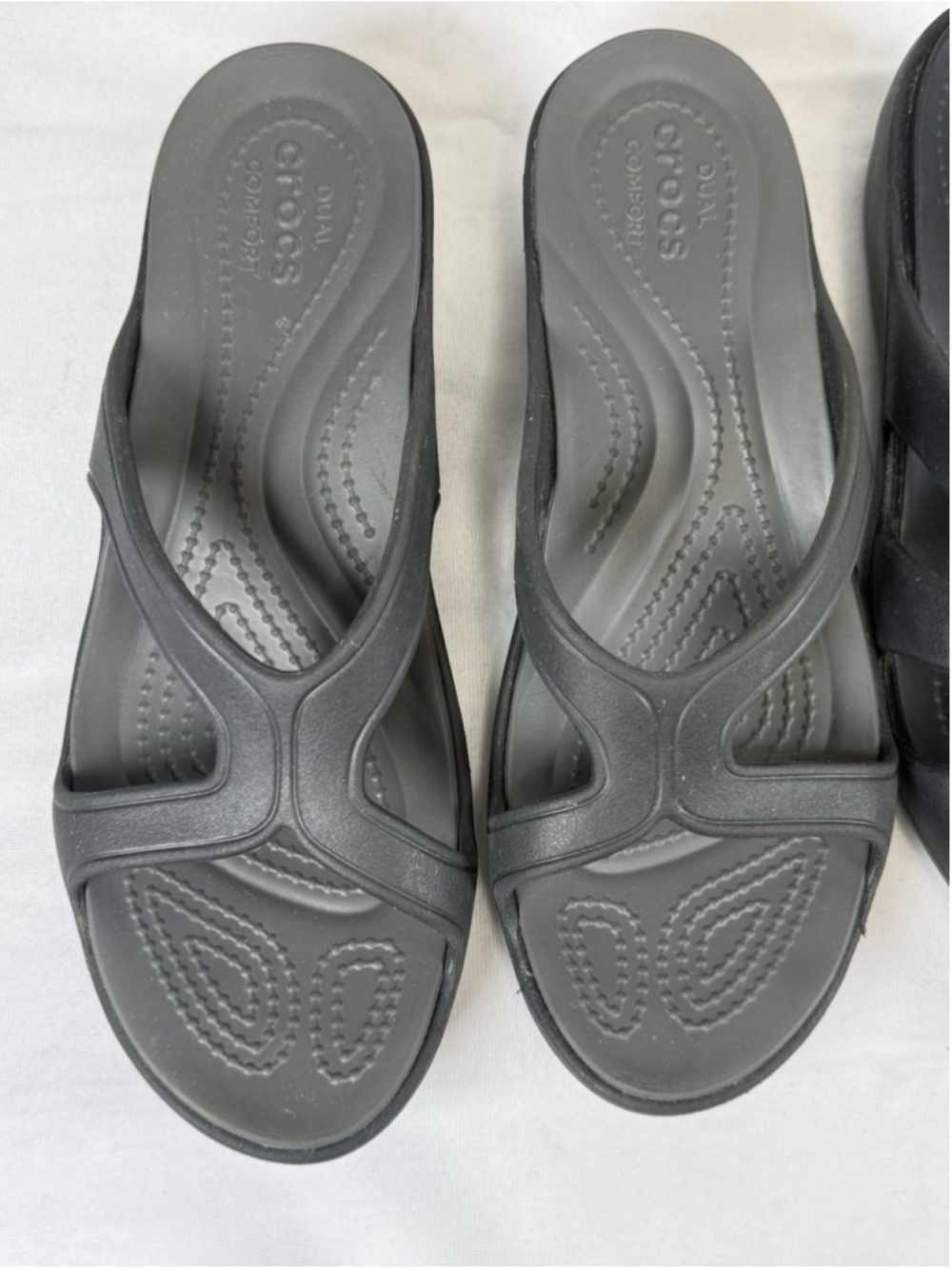 Lot of 2 Crocs Women’s 8 Sanrah Dual Comfort Wedge Slide Sandals Black Gray - Picture 4 of 10